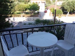 Un balcón o terraza en Spyros Apartments