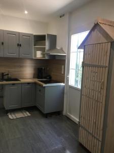 Køkken eller tekøkken på Maison Sanouva + 7 billeder