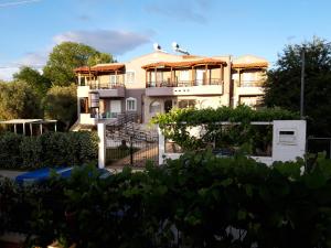 Imagen de la galería de Kostalina Hotel Studios, en Limenas