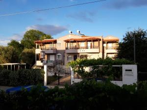 Imagen de la galería de Kostalina Hotel Studios, en Limenas