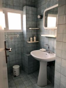 A bathroom at Chill out studio in the leafy Livadia village
