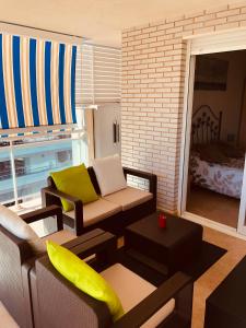 Ein Sitzbereich in der Unterkunft Apartamento Solmar