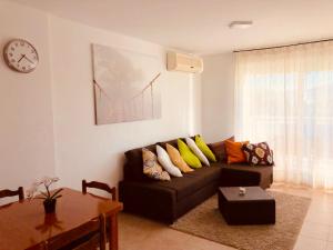 Ein Sitzbereich in der Unterkunft Apartamento Solmar