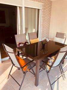 Ein Sitzbereich in der Unterkunft Apartamento Solmar