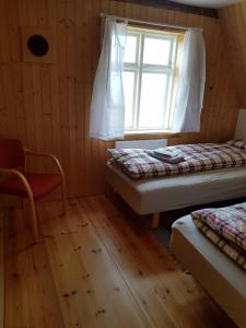 Uma cama ou camas num quarto em Brjánslækur Gamli bærinn