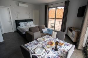 a living room with a table and a couch at White House I in Praia da Vitória
