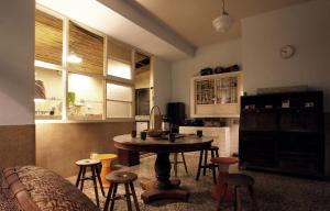 Una cocina o cocineta en 台南謝宅 Old House Inn