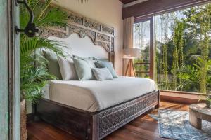 Un pat sau paturi într-o cameră la Soulshine Bali