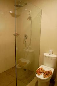 Ванная комната в Taman Agung Hotel