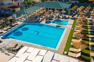 Bazén v ubytovaní Solimar Turquoise - Adults Only alebo v jeho blízkosti