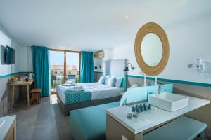 Posteľ alebo postele v izbe v ubytovaní Solimar Turquoise - Adults Only