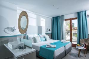 Posteľ alebo postele v izbe v ubytovaní Solimar Turquoise - Adults Only