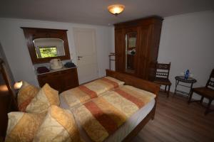 Sieben-Berge-Haus tesisinde bir odada yatak veya yataklar
