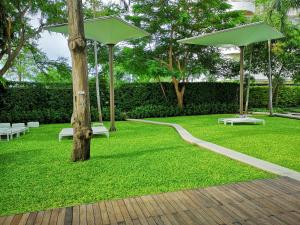 Κήπος έξω από το บ้านแสนคราม หัวหิน Baan Sankraam Hua Hin Condominium