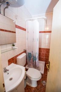 Bathroom sa Apartments PIVAC - Lokva Rogoznica