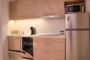 Kuchyňa alebo kuchynka v ubytovaní L'appartement blanc dans le centre de Glyfada