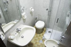 Phòng tắm tại Albergo D'Onofrio