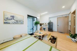 a living room with a table and a dining room at Ecopark QV Homestay JAPAN in HÆ°ng YÃªn