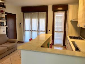 Una cocina o kitchenette en Emariva Apartment