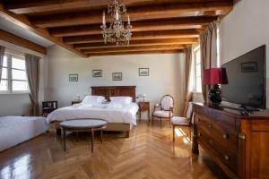 Ένα ή περισσότερα κρεβάτια σε δωμάτιο στο Domaine De La Chapelle +45 φωτογραφίες