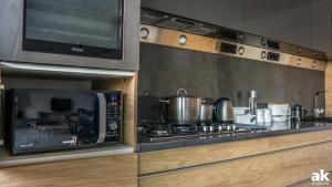 O bucătărie sau chicinetă la Heraklion Airport Family Lux Apartment