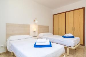 A bed or beds in a room at Garballons 5 1D