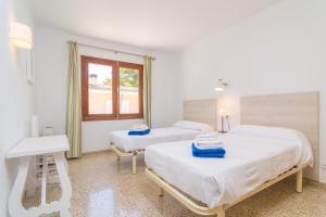 A bed or beds in a room at Garballons 5 1D