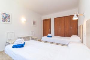 A bed or beds in a room at Garballons 5 1D
