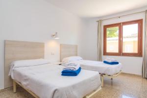A bed or beds in a room at Garballons 5 1D
