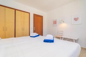 A bed or beds in a room at Garballons 5 1D