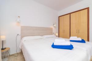 A bed or beds in a room at Garballons 5 1D