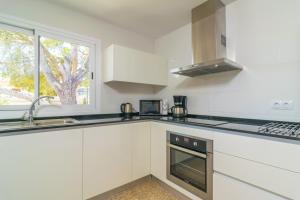 A kitchen or kitchenette at Garballons 5 1D