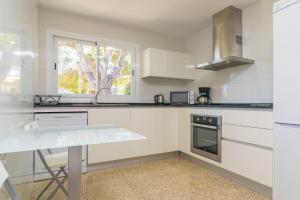 A kitchen or kitchenette at Garballons 5 1D