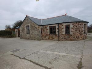 a brick building with a driveway in front of it at Hideaway in Tintagel