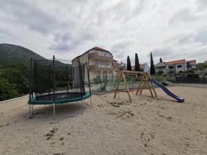 Kawasan permainan kanak-kanak di Sun Haven Luxury Apartments