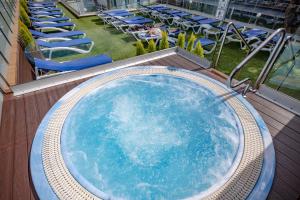 Bazén v ubytování GHT Costa Brava & Spa nebo v jeho okolí