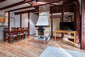 TV a/nebo společenská místnost v ubytování Dream Stay - Five Bedroom Penthouse in Old Town