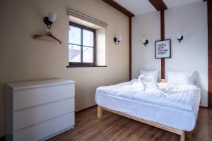 Postel nebo postele na pokoji v ubytování Dream Stay - Five Bedroom Penthouse in Old Town