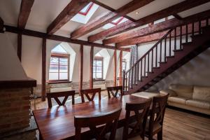 Posezení v ubytování Dream Stay - Five Bedroom Penthouse in Old Town