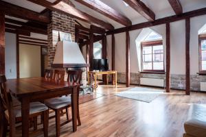 Posezení v ubytování Dream Stay - Five Bedroom Penthouse in Old Town