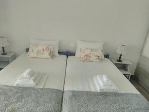 Postel nebo postele na pokoji v ubytování MELI-IOS