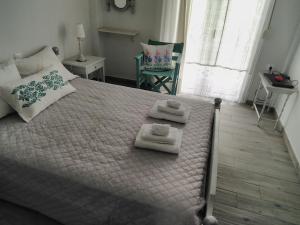 Postel nebo postele na pokoji v ubytování MELI-IOS