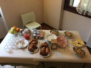 Makanan di atau berdekatan hotel