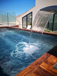 Bazén v ubytování Sindic Hotel - Adults Only nebo v jeho okolí