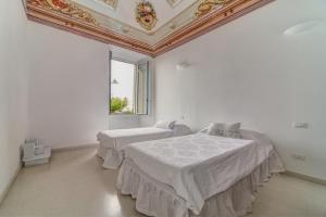 Łóżko lub łóżka w pokoju w obiekcie Casa del cardinale