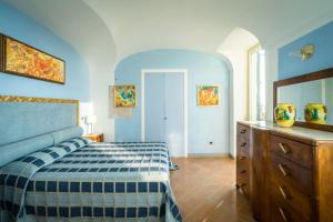 Postel nebo postele na pokoji v ubytování Borgo dei Saraceni - Domus Indomita