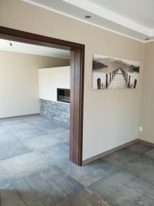an empty room with a painting on the wall at MOLO APART in Mosty