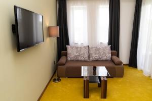 TV a/nebo společenská místnost v ubytování Hotel Kristály Konferencia & Wellness