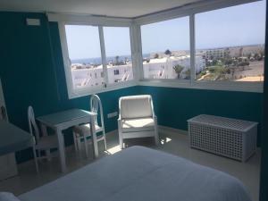 Posteľ alebo postele v izbe v ubytovaní DARUMA APARTMENTS 3-Bedroom Penthouse with Sea Views