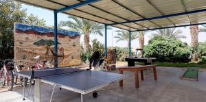 Instalaciones para jugar al ping pong en Matmon Barava o alrededores